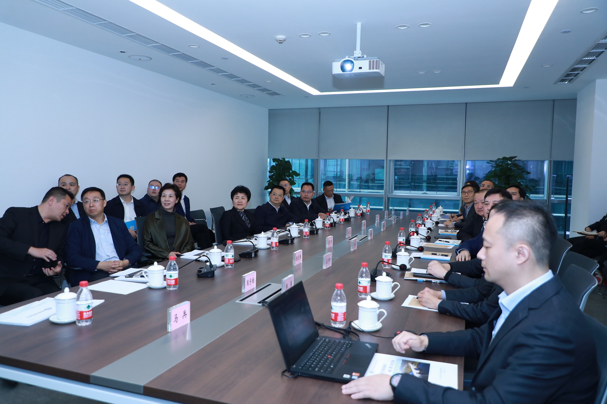 省人大常委會(huì)副主任、達(dá)州市委書記包惠蒞臨公司視察指導(dǎo)